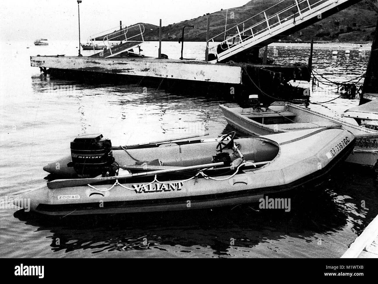 File. 2° febbraio 2018. Quasi quattro decenni dopo l'inspiegabile morte annegamento di star di Hollywood Natalie legno, Los Angeles sceriffo della contea di investigatori dire che lei allora-marito, attore Robert Wagner, ora è una persona di interesse. Gli inquirenti vogliono parlare con Wagner circa le circostanze della morte una notte nel 1981, dicono nelle interviste. Nella foto: Nov 29, 1981 - lo squallido al porto sull isola Catalina. Coroner i funzionari al momento ha dichiarato che il legno è stato ''eventualmente tentare di bordo del canotto e erano caduti in acqua, colpendo il suo volto".(Immagine di credito: © Hel Foto Stock