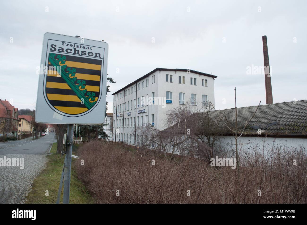 Vista dal confine fra Germania e Polonia sul Neisseblick hotel in Ostritz, Germania, 01 febbraio 2018. La Nazionale Partito Democratico della Germania (NPD) ha programmato un evento importante in questo hotel per il 20 e 21 aprile 2018. Inoltre, un arti marziali evento si terrà sul parco dell'hotel. Foto: Sebastian Kahnert/dpa-Zentralbild/dpa Foto Stock