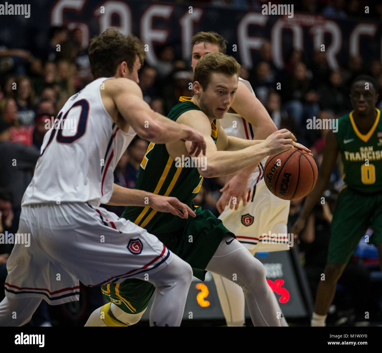 Padiglione McKeon Moraga Calif, STATI UNITI D'AMERICA. 01 feb 2018. U.S.A. San Francisco avanti Chase Foster (22) rigidi per il cerchio durante il NCAA di pallacanestro degli uomini di gioco tra San Francisco Dons e il Saint Mary's Gaels 43-79 perso al Padiglione McKeon Moraga California Thurman James/CSM/Alamy Live News Foto Stock