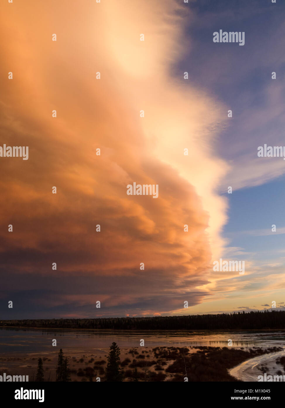 La Chinook arco il Glenmore serbatoio, Calgary, Alberta, Canada Foto Stock