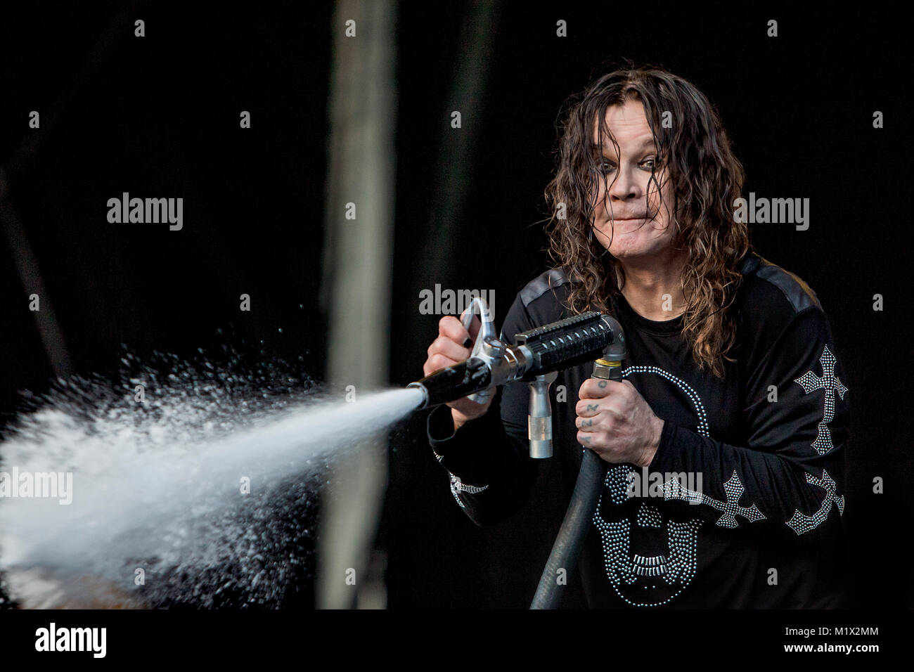 Il cantante inglese, cantautore e personalità televisiva di Ozzy Osbourne esegue un concerto dal vivo a Bergenhus festning come parte di Ozzy e amici tour nel 2012. Ozzy Osbourne è meglio conosciuto come il cantante degli inglesi rock band Black Sabbath. Norvegia, 29/05 2012. Foto Stock