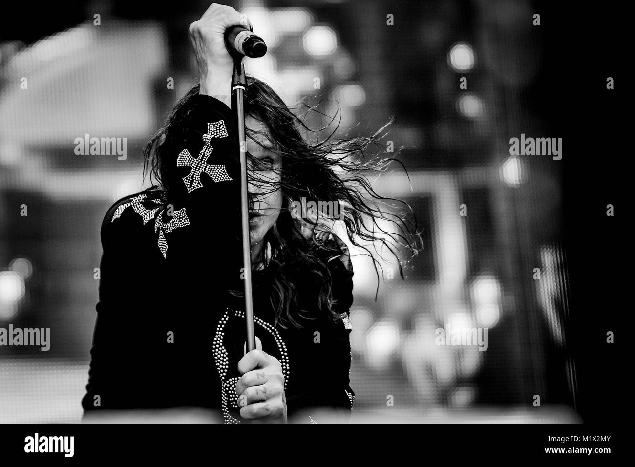 Il cantante inglese, cantautore e personalità televisiva di Ozzy Osbourne esegue un concerto dal vivo a Bergenhus festning come parte di Ozzy e amici tour nel 2012. Ozzy Osbourne è meglio conosciuto come il cantante degli inglesi rock band Black Sabbath. Norvegia, 29/05 2012. Foto Stock