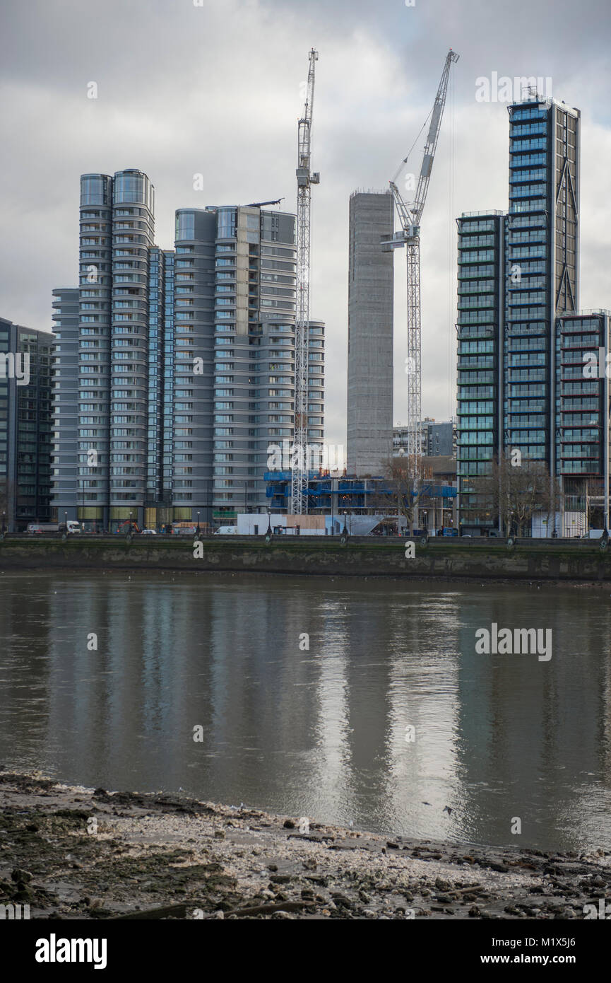 Elevato aumento di edifici residenziali in costruzione a Lambeth in Londra, Regno Unito. Credito: Malcolm Park/Alamy. Foto Stock