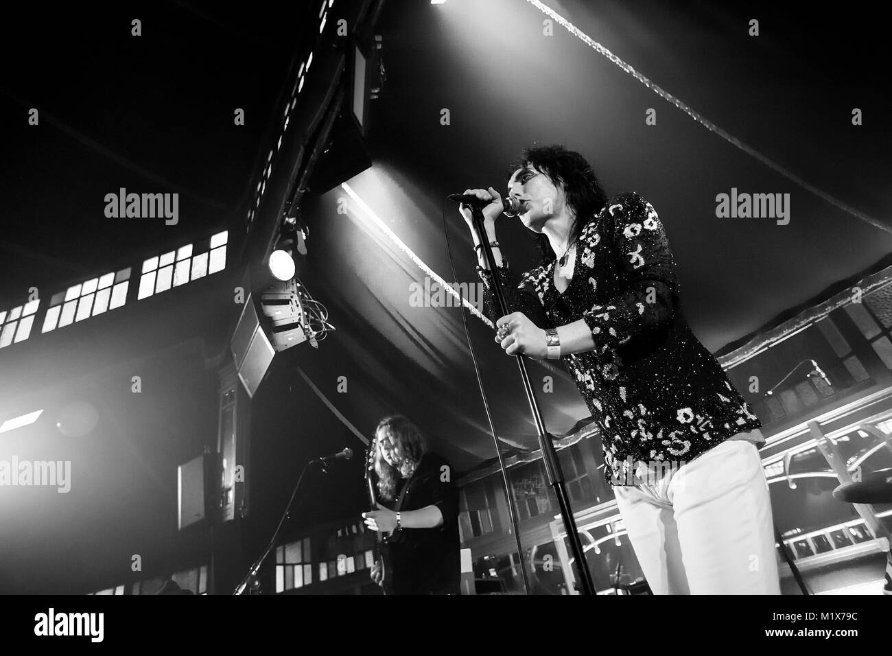 L'inglese rock band i puntoni esegue un concerto dal vivo presso il norvegese music festival Bergenfest 2015 a Bergen. Qui il cantante e cantautore Luca Spiller è raffigurato dal vivo sul palco. Norvegia, 14/06 2015. Foto Stock