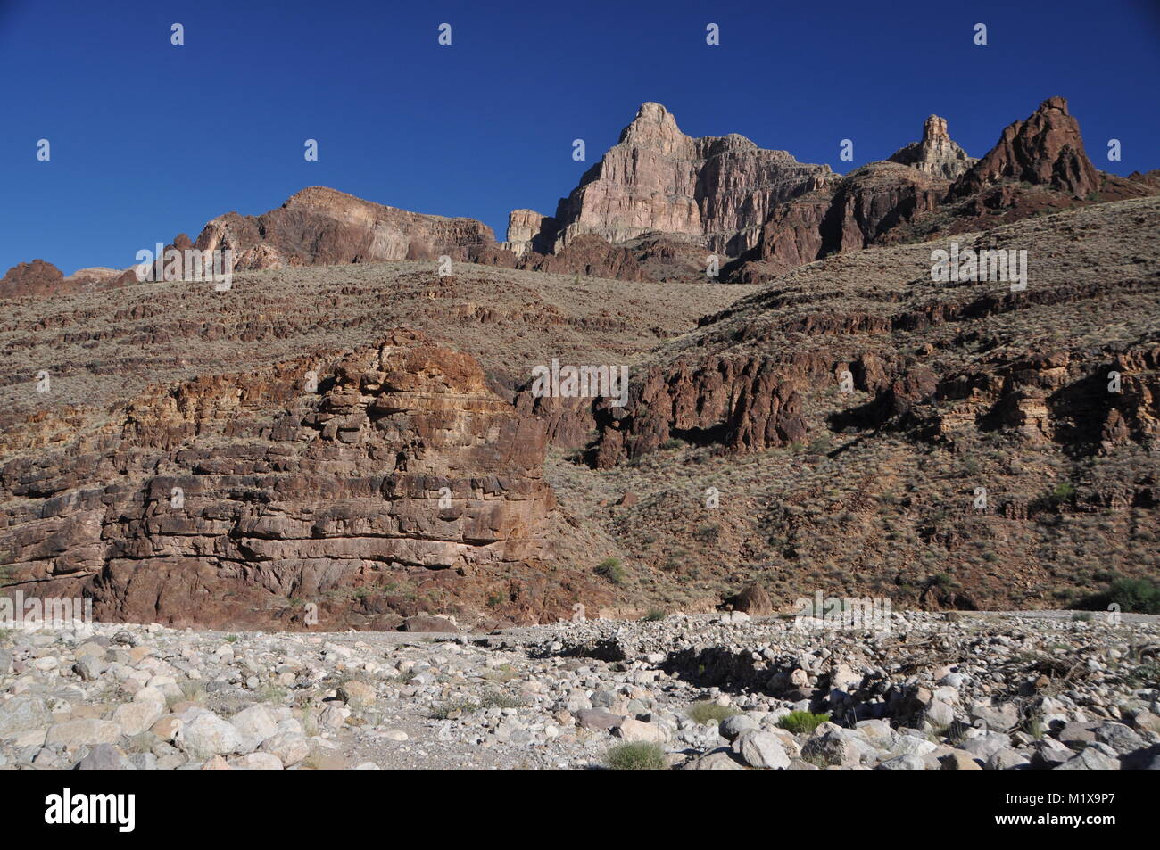 Diamond Peak come si vede dalle molle di pesche Canyon, un affluente del Grand Canyon Lake Mead National Recreation Area, Arizona, Stati Uniti d'America Foto Stock