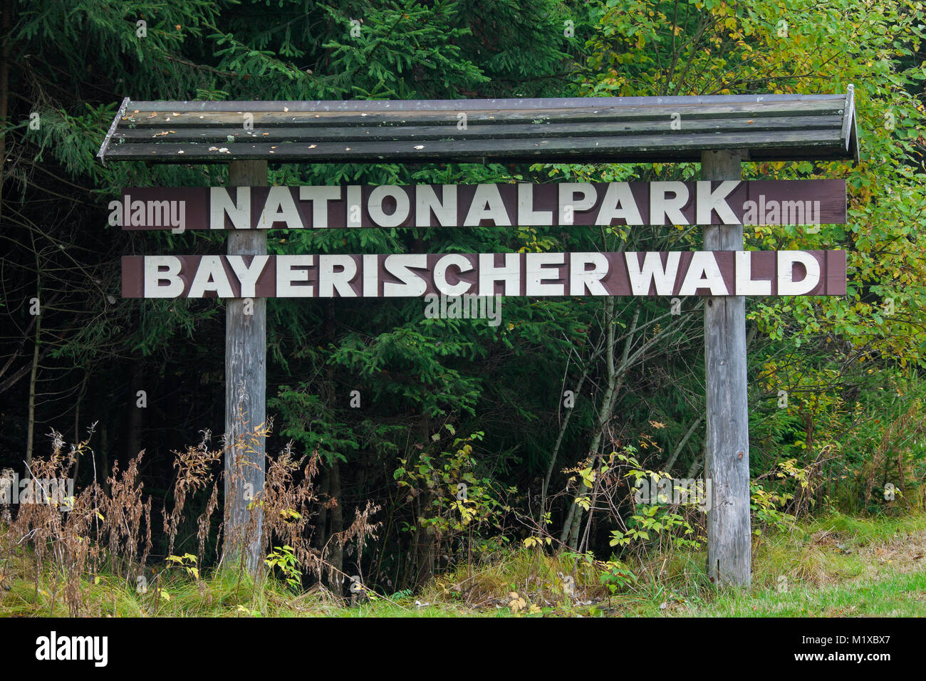 Segno di benvenuto nel Parco Nazionale della Foresta Bavarese / Nationalpark Bayerischer Wald, Bavaria / Bayern, Germania Foto Stock