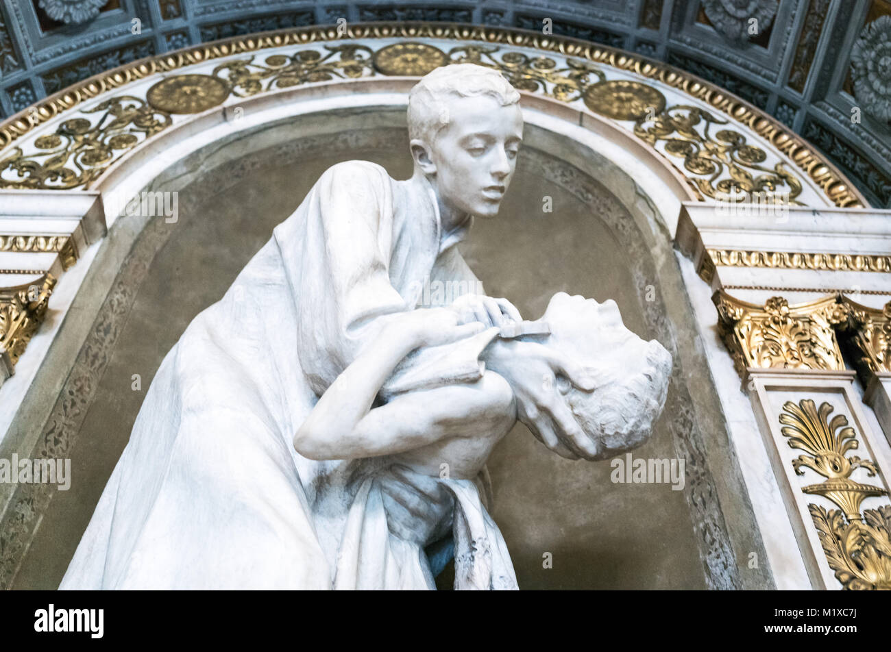 Milano, Italia - 23 Giugno 2016: S.Maria in S. Satiro chiesa, una cappella con il san Luigi Gonzaga scultura Foto Stock