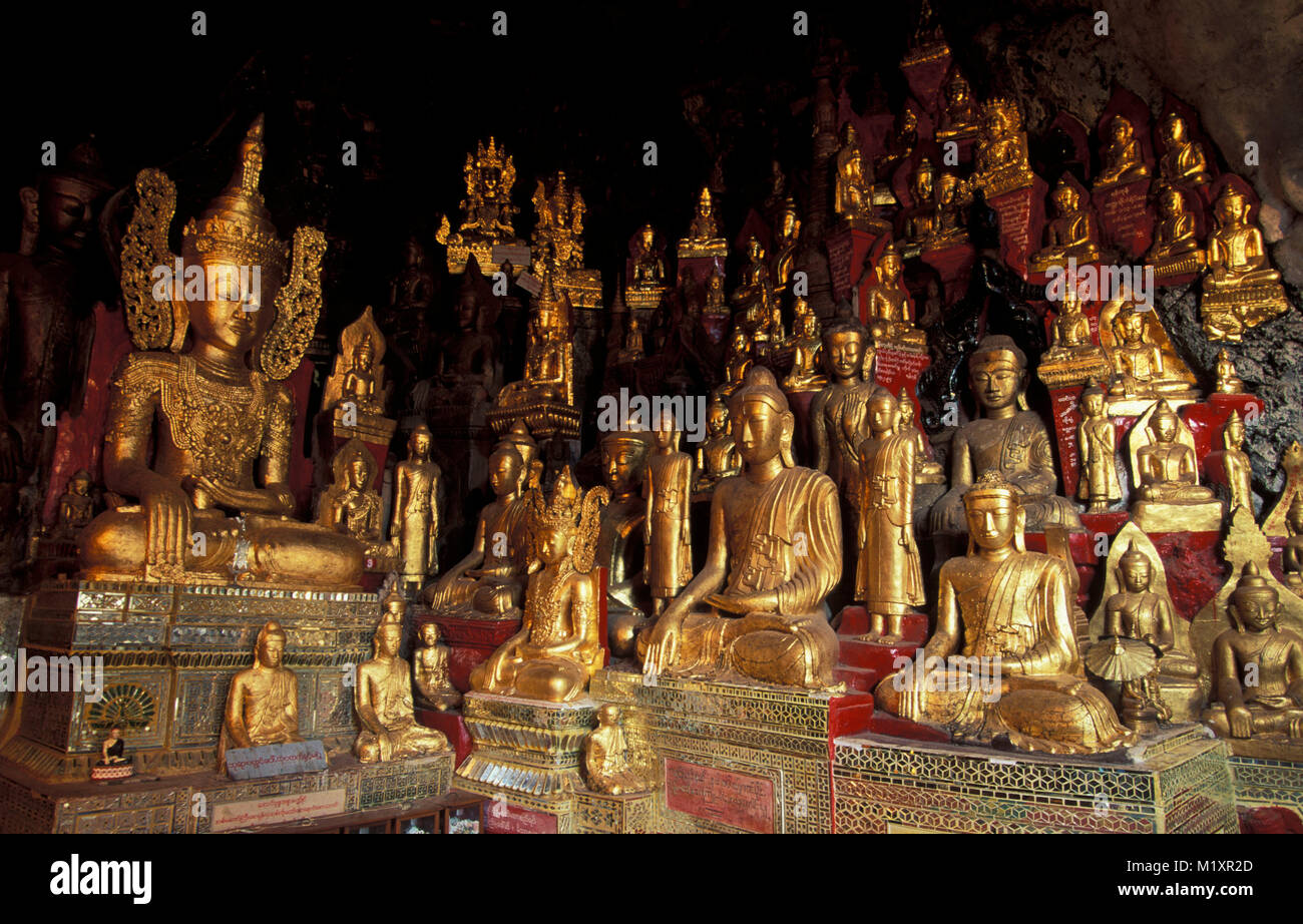 Myanmar (Birmania). Le grotte di Pindaya, vicino a Kalaw. Una raccolta di migliaia di statue di Buddha. Foto Stock