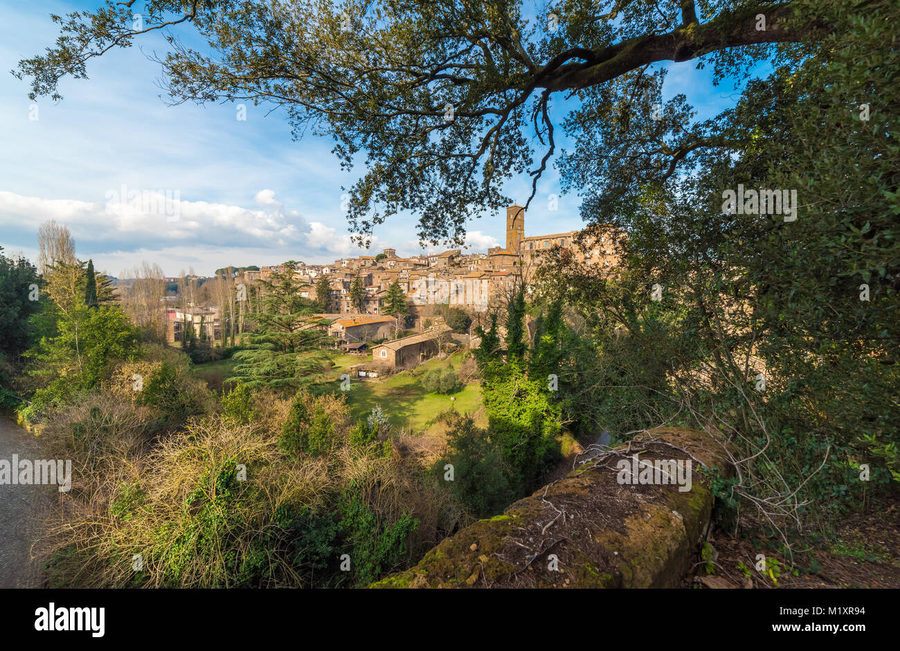 Sutri, Italia - un borgo medievale della Tuscia con un affascinante sito archeologico risalente all'Impero Romano Foto Stock