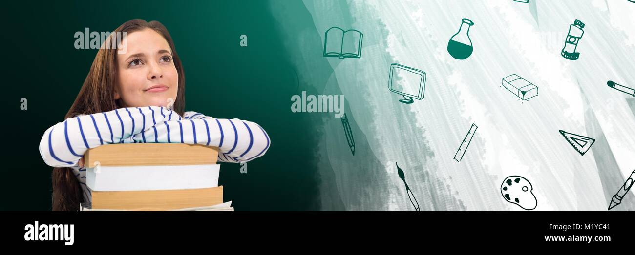 Giovane donna con una pila di libri cercando e disegni sul verde e Sfondo bianco Foto Stock
