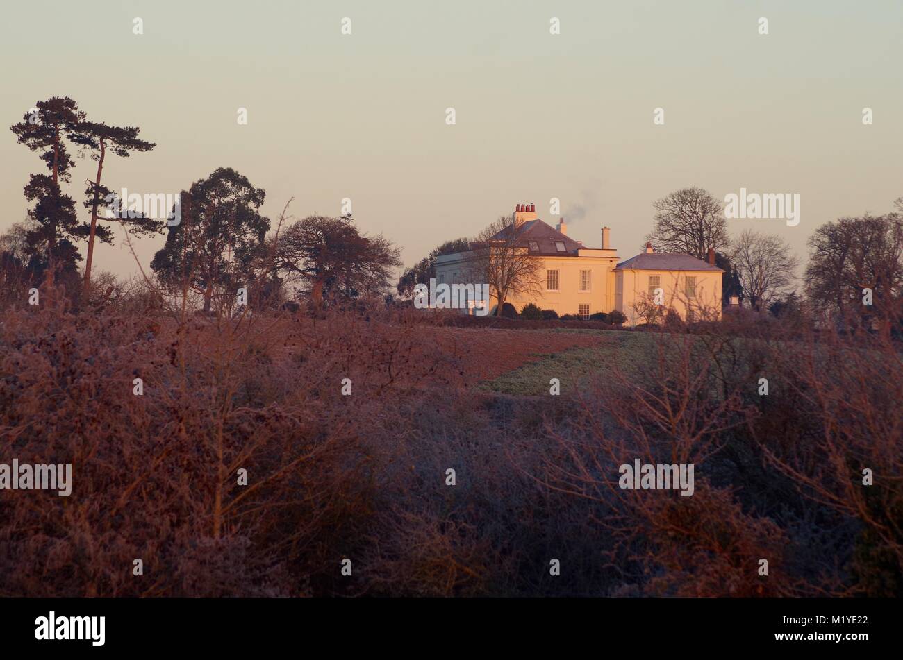 Il Country Manor e Rolling Farmland in un freddo gelido inverno mattina. Topsham, Exeter Devon UK. Dicembre, 2014. Foto Stock