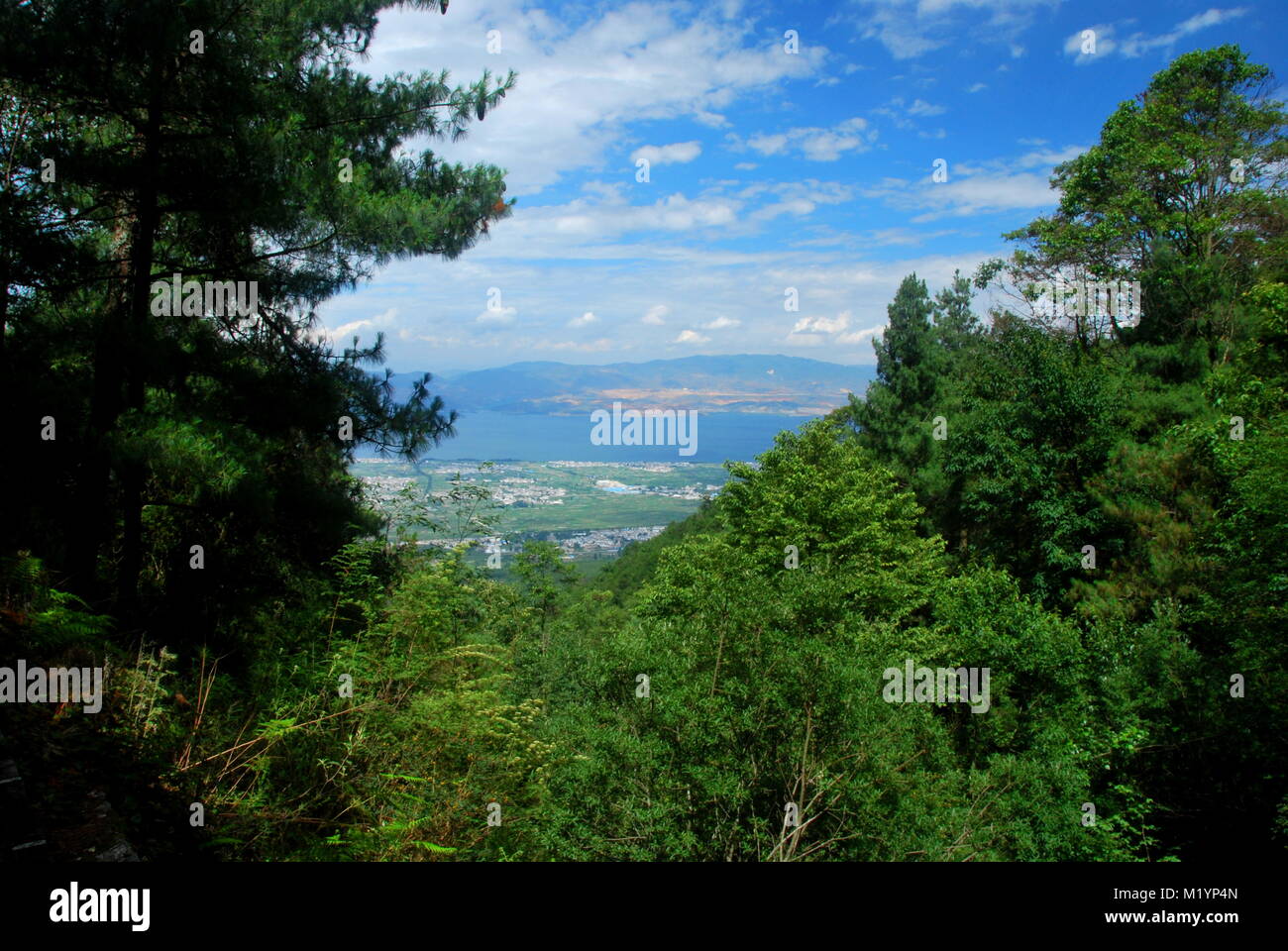 Una vista spettacolare di Dali come visto dal Monte Cangshan in Yunnan, Cina Foto Stock