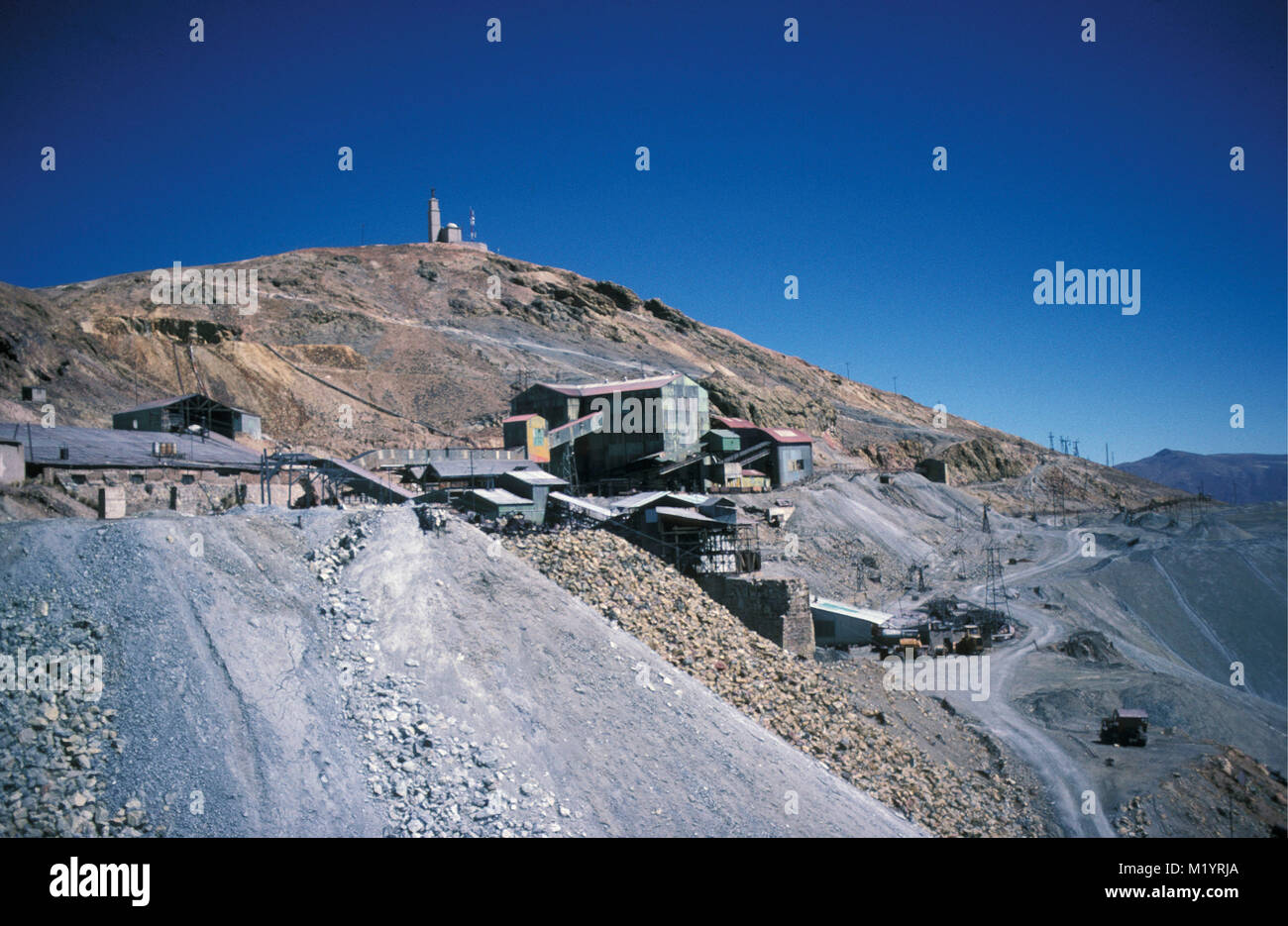 Bolivia. Potosi. Vista sulla miniera di stagno industria e il famoso "montagna Cerro Rico'. Famoso durante coloniale spagnolo quando non c'era un sacco di argento. Foto Stock