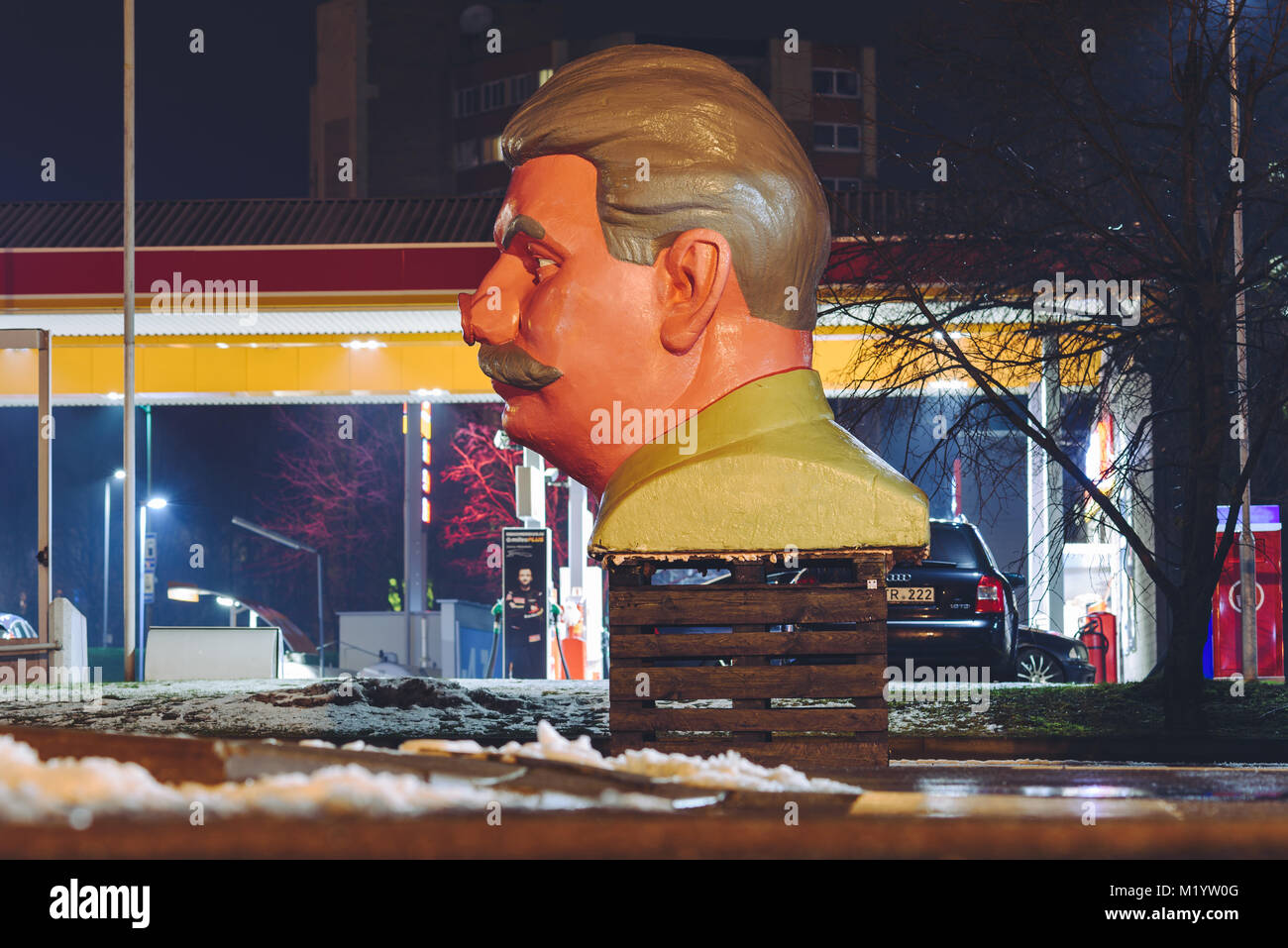 KAUNAS, Lituania - 02 febbraio, 2018: funny scultura di Joseph Stalin. Egli era un rivoluzionario sovietico e leader politici di etnia georgiana Foto Stock