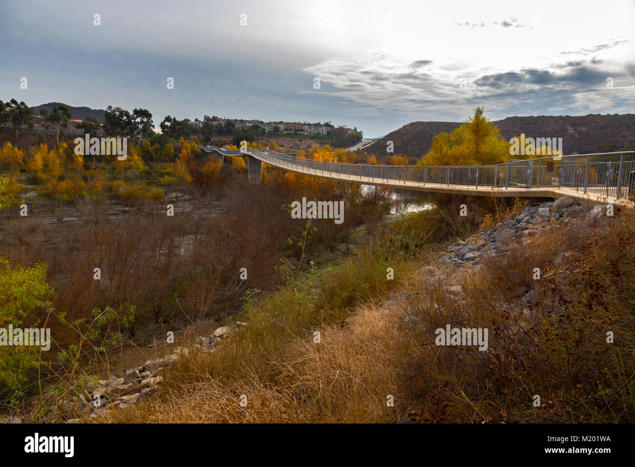 David Kreitzer Lake Hodges bicicletta pedone Escursionismo Bridge San Dieguito River Park Trail Poway Rancho Bernardo Escondido California Outdoor Landscape Foto Stock