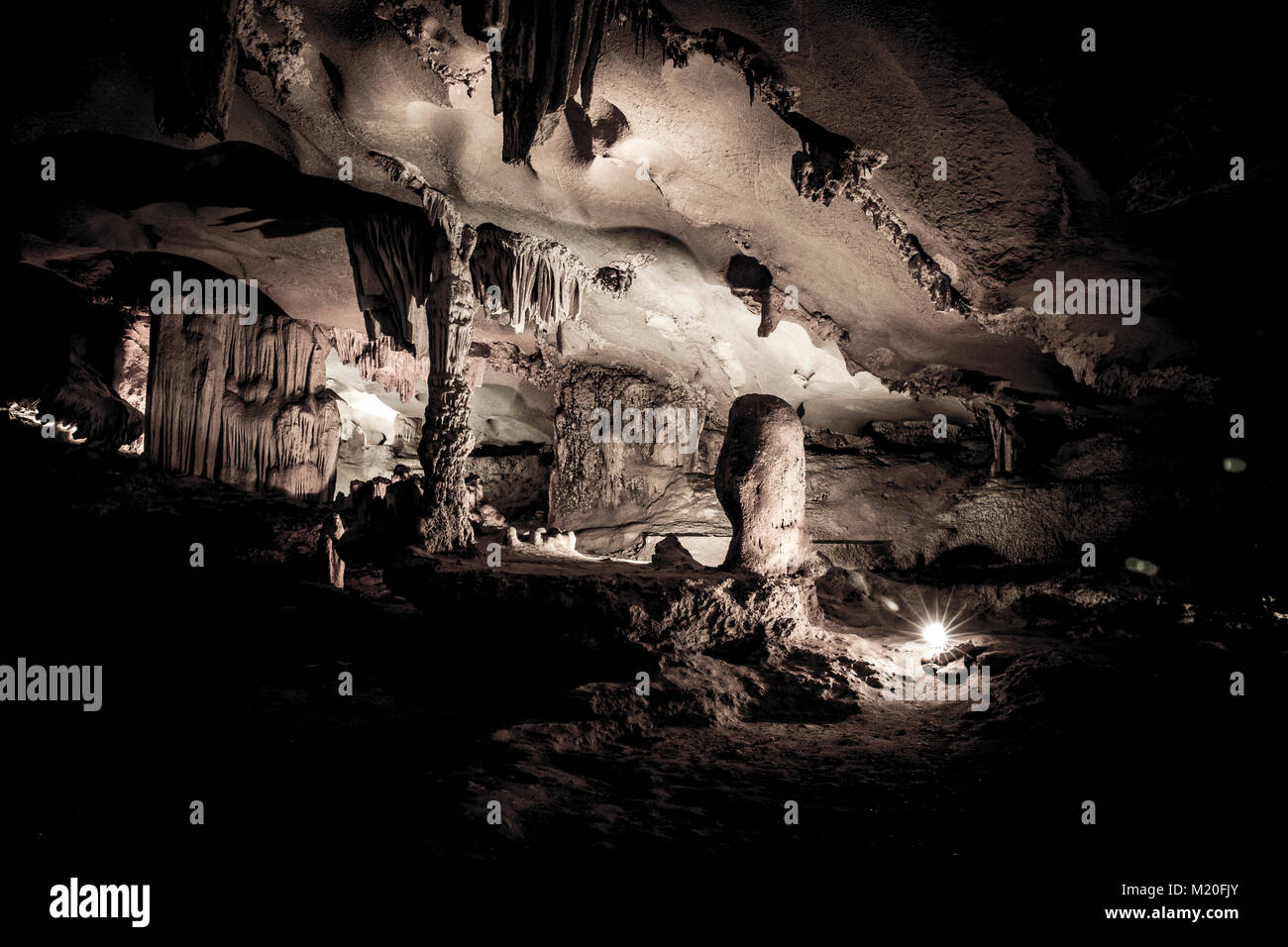 All'interno di una grotta in mono-cromatiche Foto Stock