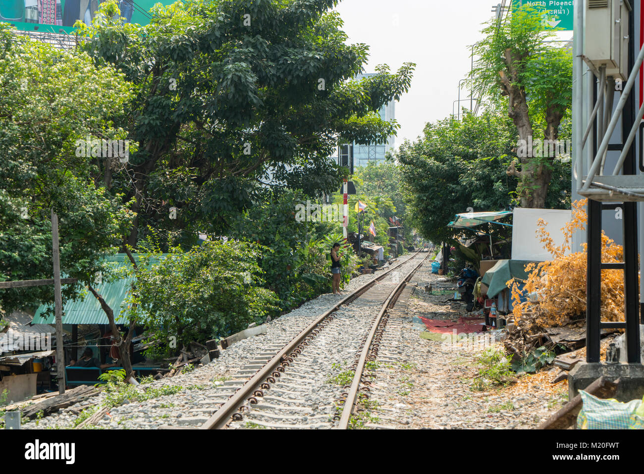 La linea ferroviaria nel centro di Bangkok, Thailandia Foto Stock