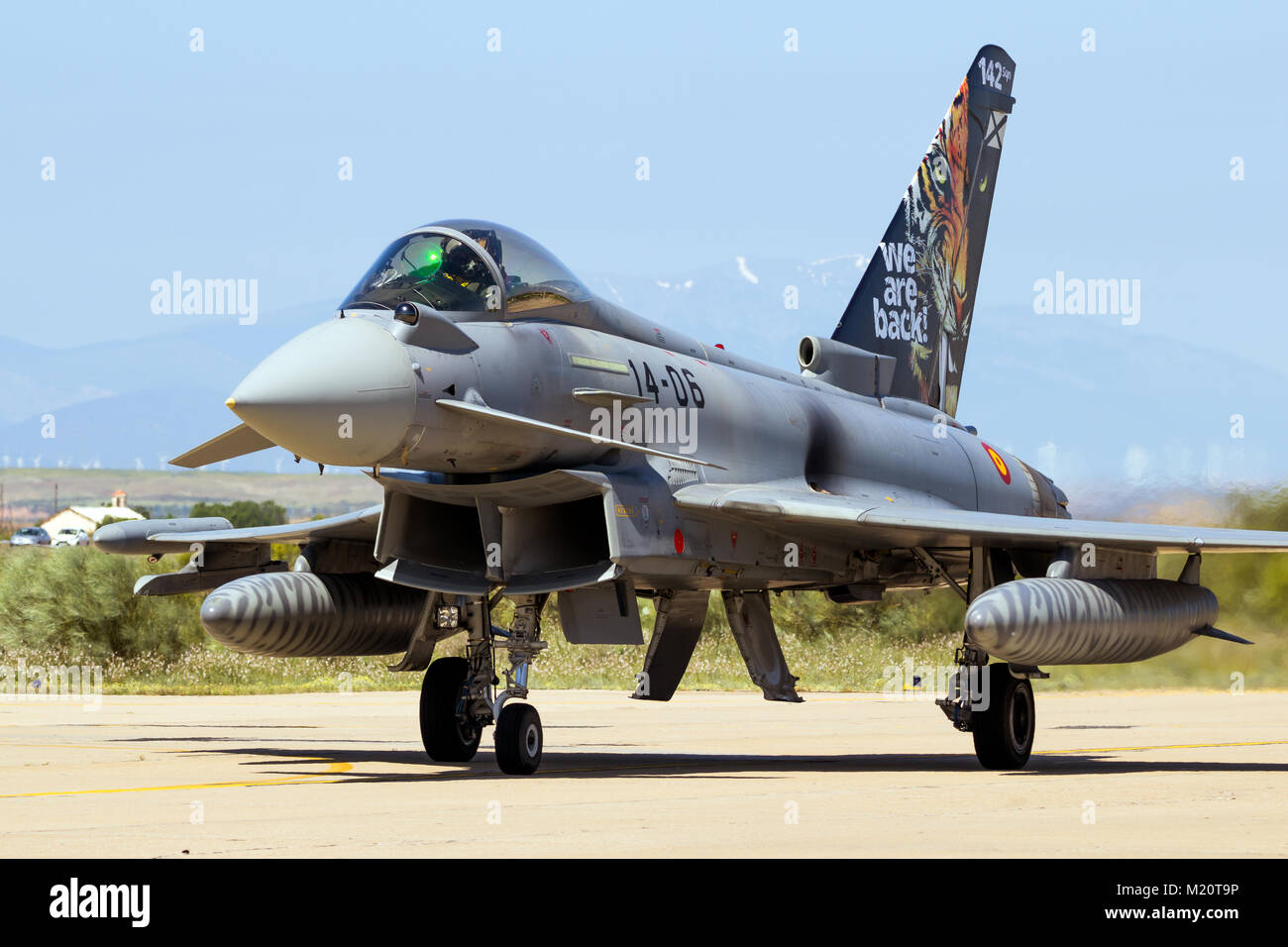 Saragozza, Spagna - maggio 20,2016: spagnola Air Force Eurofighter Typhoon jet da combattimento aereo in rullaggio a Zaragoza airbase. Foto Stock