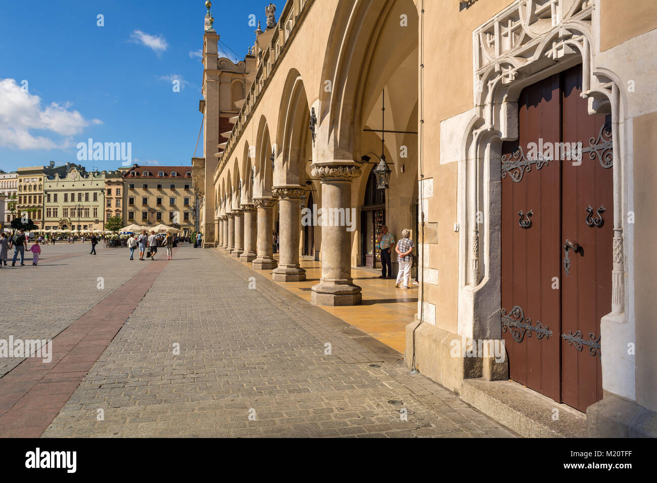 Cracovia in Polonia - Agosto 7, 2016: Arcade del panno Hall (Sukiennice) in Cracovia. La Polonia. L'Europa. Foto Stock