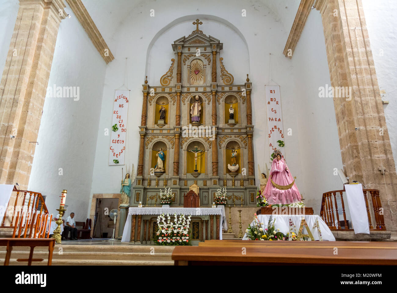 Interno chiesa valladolid messico Foto stock - Alamy