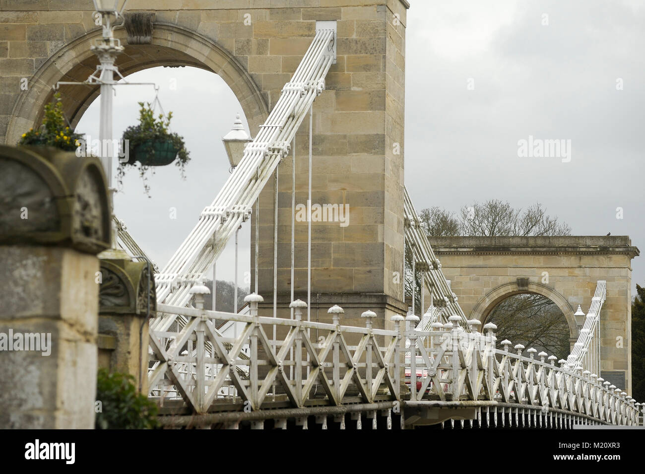 Ponte di sospensione Marlow Bridge progettato da William Tierney Clark nel XIX secolo sul Fiume Tamigi a Marlow, Buckinghamshire, Inghilterra, Regno Unito. Foto Stock