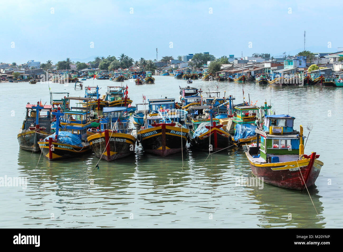 Fisher barche in Cambogia - La barca di legno Foto Stock