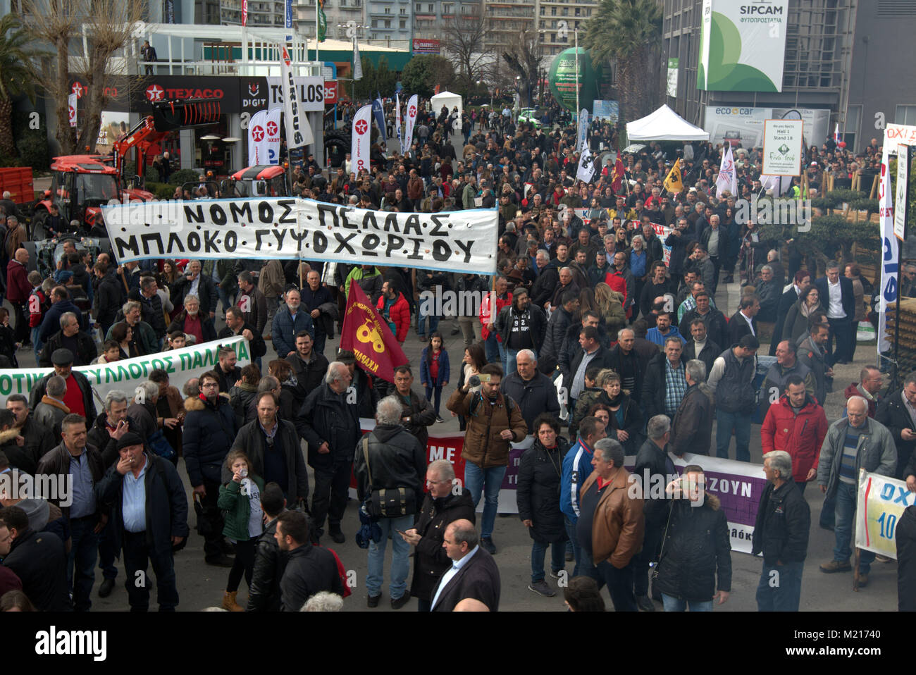 Salonicco, Grecia, 3 febbraio 2018. Protesta degli agricoltori greci frequentano un rally al 27 esimo Agrotica, una fiera internazionale per macchinari, attrezzature e forniture agricole svolge nel nord del porto greco città di Salonicco. Credito : Orhan Tsolak / Alamy Live News Foto Stock