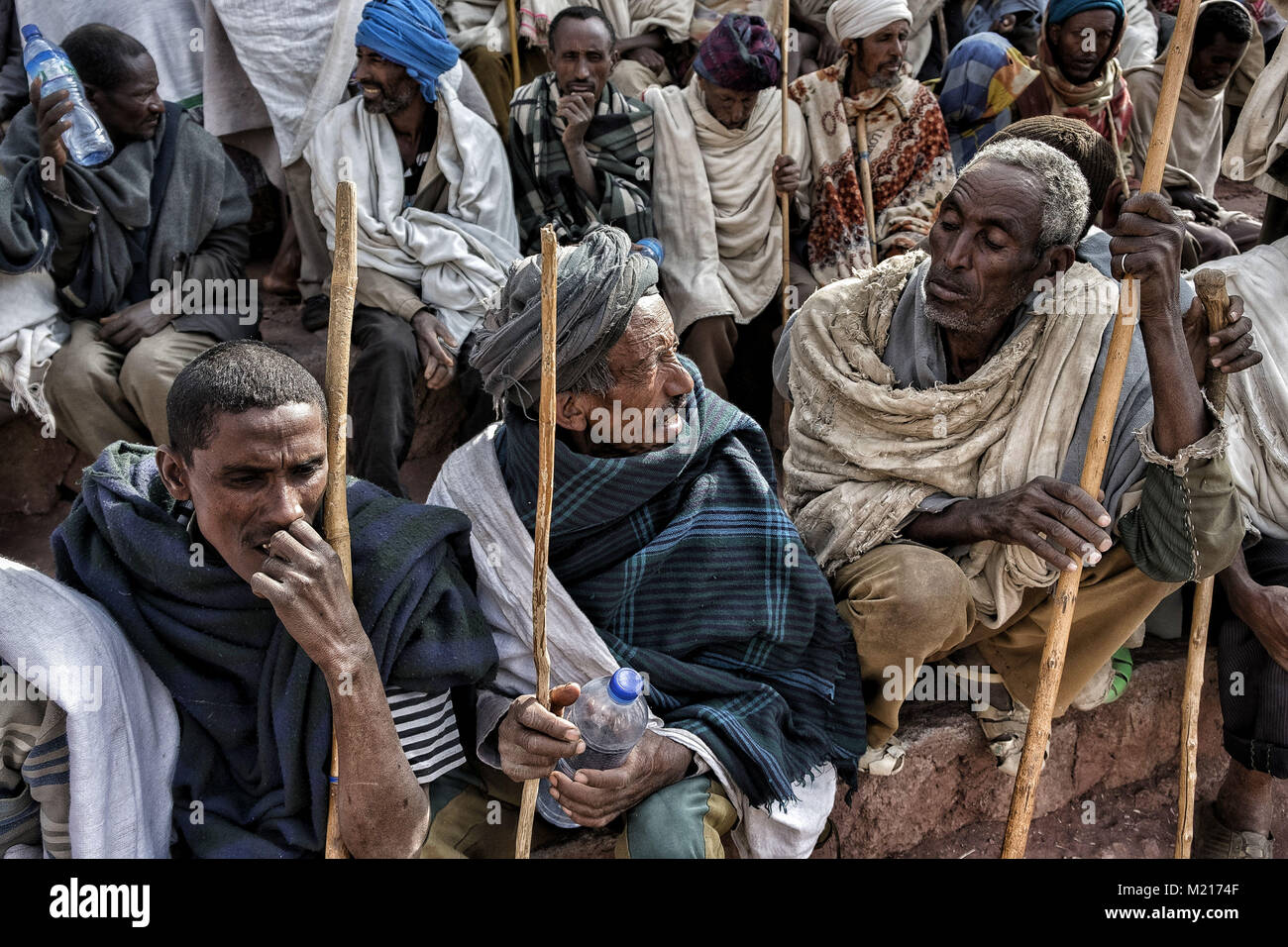 Lalibela, Amhara Region, Etiopia. Il 6 gennaio, 2018. I Pellegrini di Lalibela.Durante i primi giorni di gennaio, migliaia di ortodossa etiope di pellegrini cristiani vai alla città di Lalibela per visitare il ''Nuova Gerusalemme". Questa città santa è composta da 11 interconnessi chiese scolpite a mano che sono collegati attraverso una serie di labirinti e gallerie.I primi giorni di gennaio di contrassegnare la celebrazione di Genna (noto anche come Ledet), che è la versione di Natale del calendario etiope. Durante questa celebrazione, i pellegrini di viaggio per la terra sacra di Lalibela di sperimentare ciò che è descritto Foto Stock