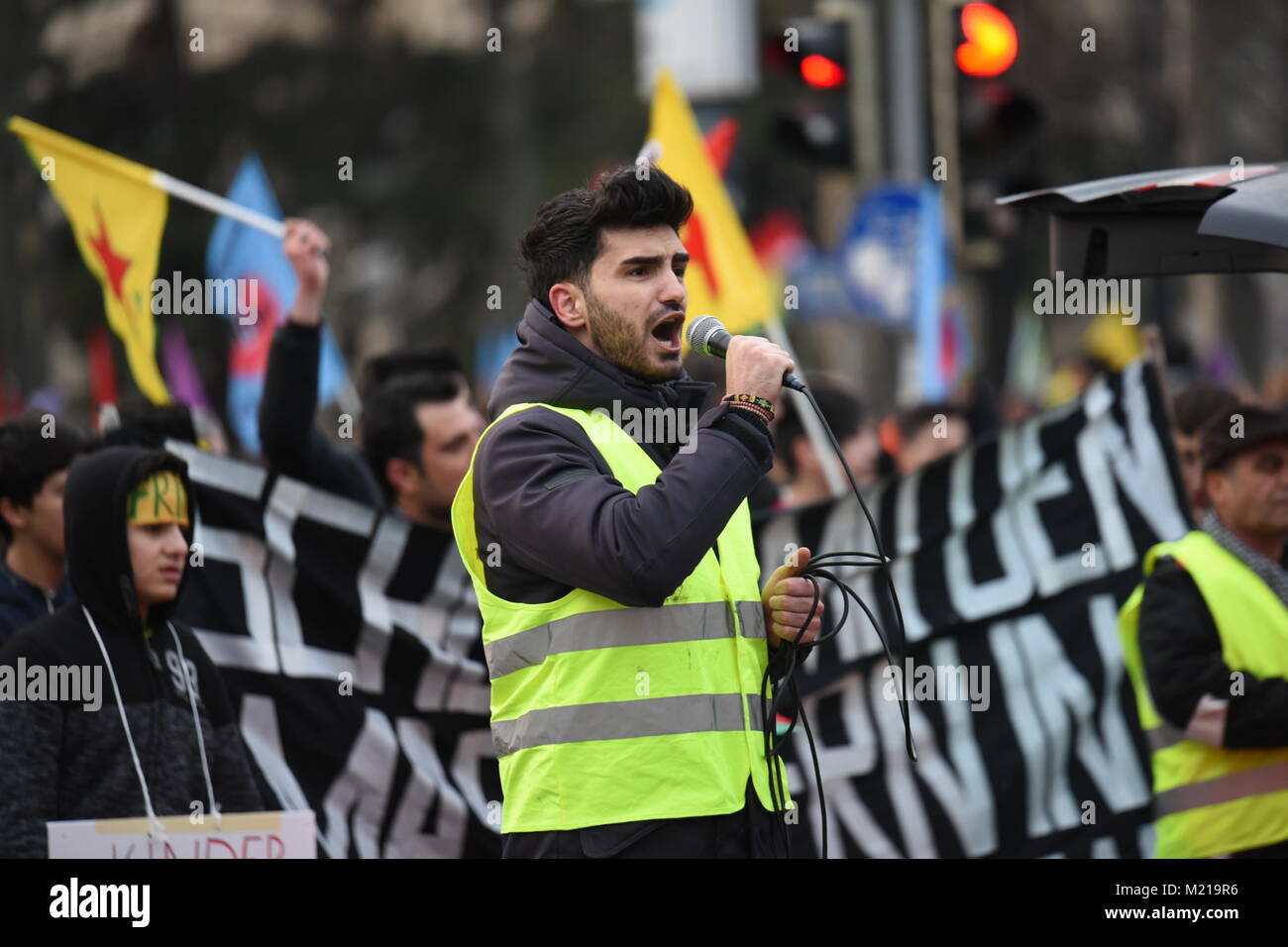 Migliaia di rally in solidarietà con Afrin a Vienna, in Austria Foto Stock