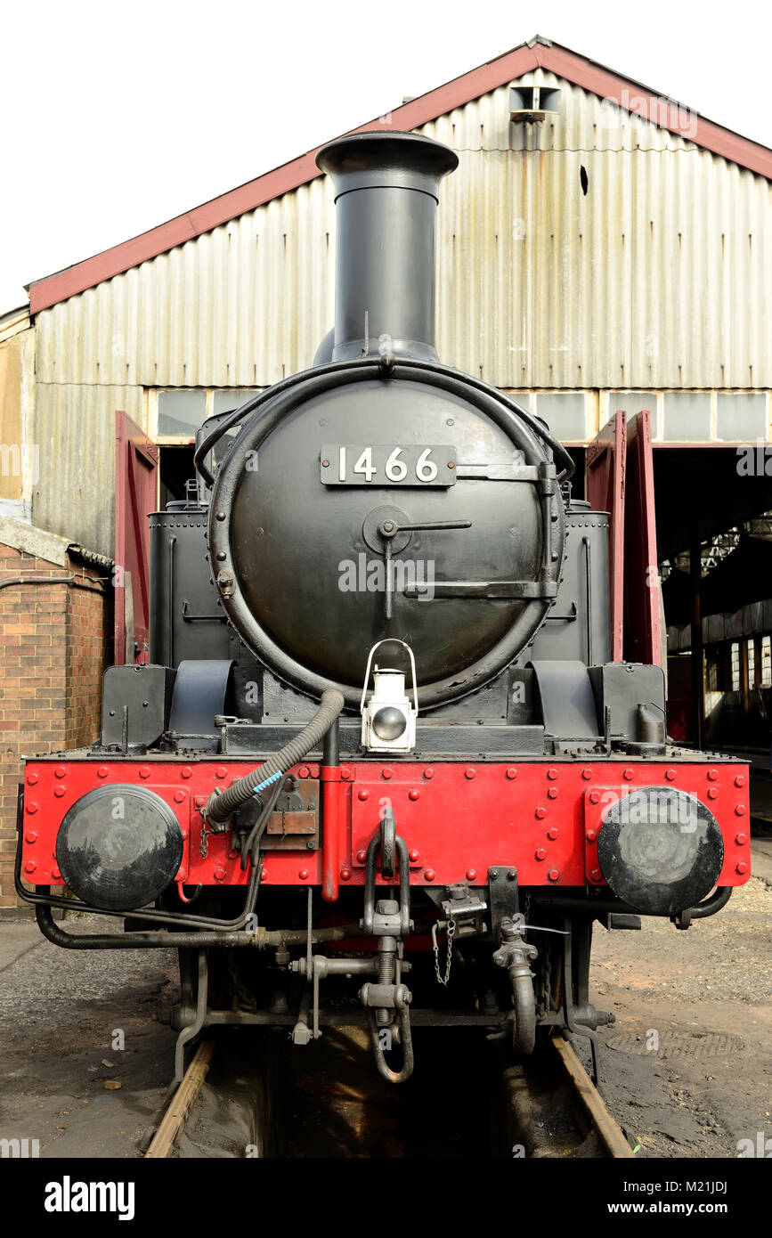 GWR 1400 Classe 0-4-2T n. 1466 si trova all'esterno del capannone a Didcot Railway Centre. Foto Stock