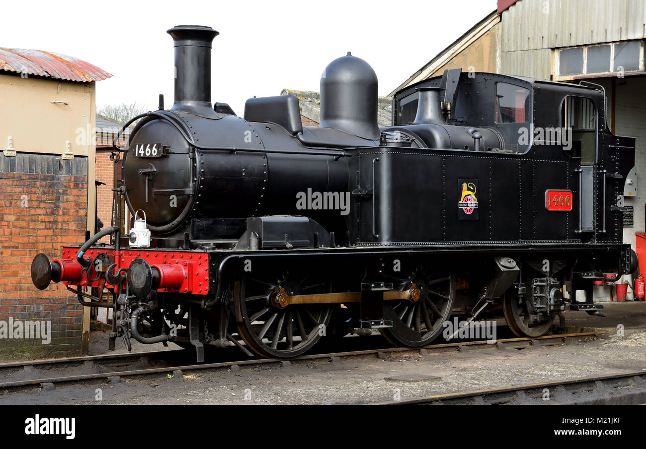 GWR 1400 Classe 0-4-2T n. 1466 si trova all'esterno del capannone a Didcot Railway Centre. Foto Stock
