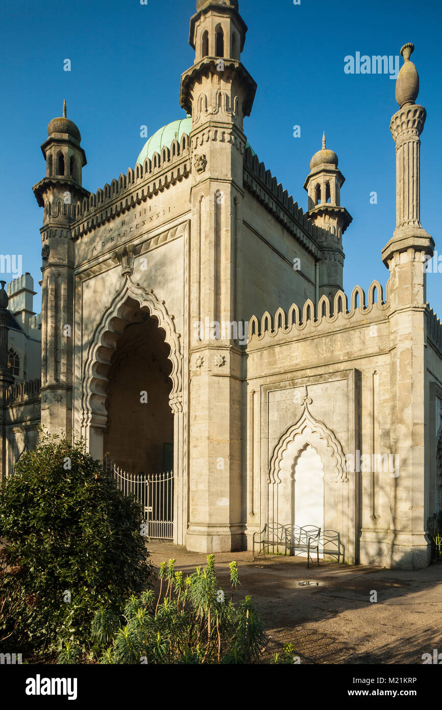 Porta nord del Royal Pavilion di Brighton, East Sussex, Inghilterra. Foto Stock