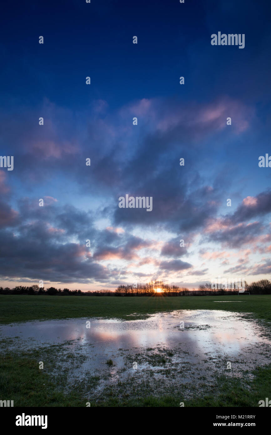 Il Wigmore Parco Valle presso sunrise il 1 febbraio 2018, Luton, Bedfordshire, Regno Unito Foto Stock