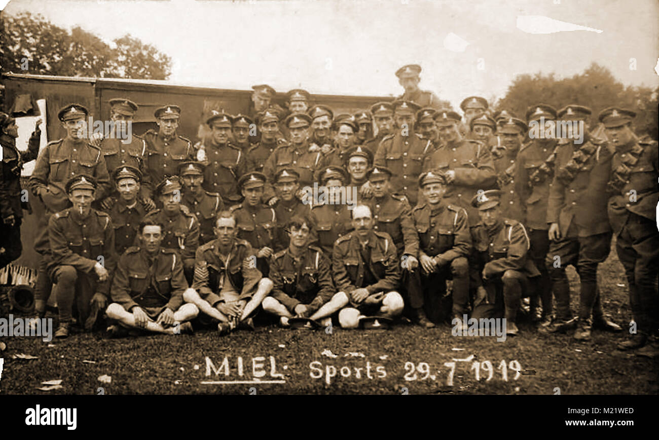 La prima guerra mondiale (1914-1918) aka la Grande Guerra o la prima guerra mondiale - una guerra di trincea - sopravvissuti di soldati britannici da WWI formano un team sportivo a pochi mesi dopo la battaglia di Saint-Mihiel (Miel) Foto Stock