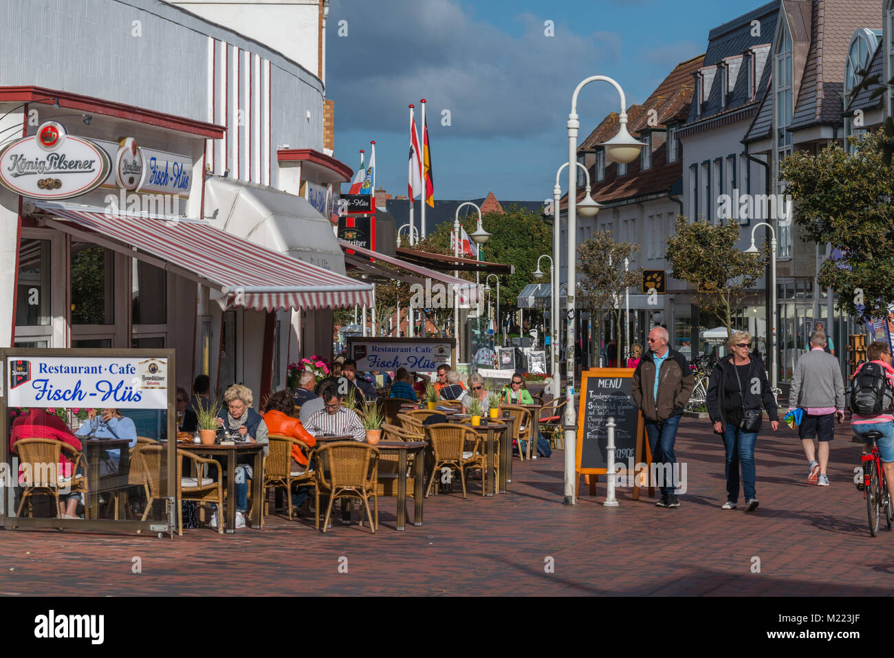Molto trafficata zona pedonale nel centro della città di Westerland, isola di Sylt, Mare del Nord, Nord Frisia, Schleswig-Holstein, Germania, Europa Foto Stock