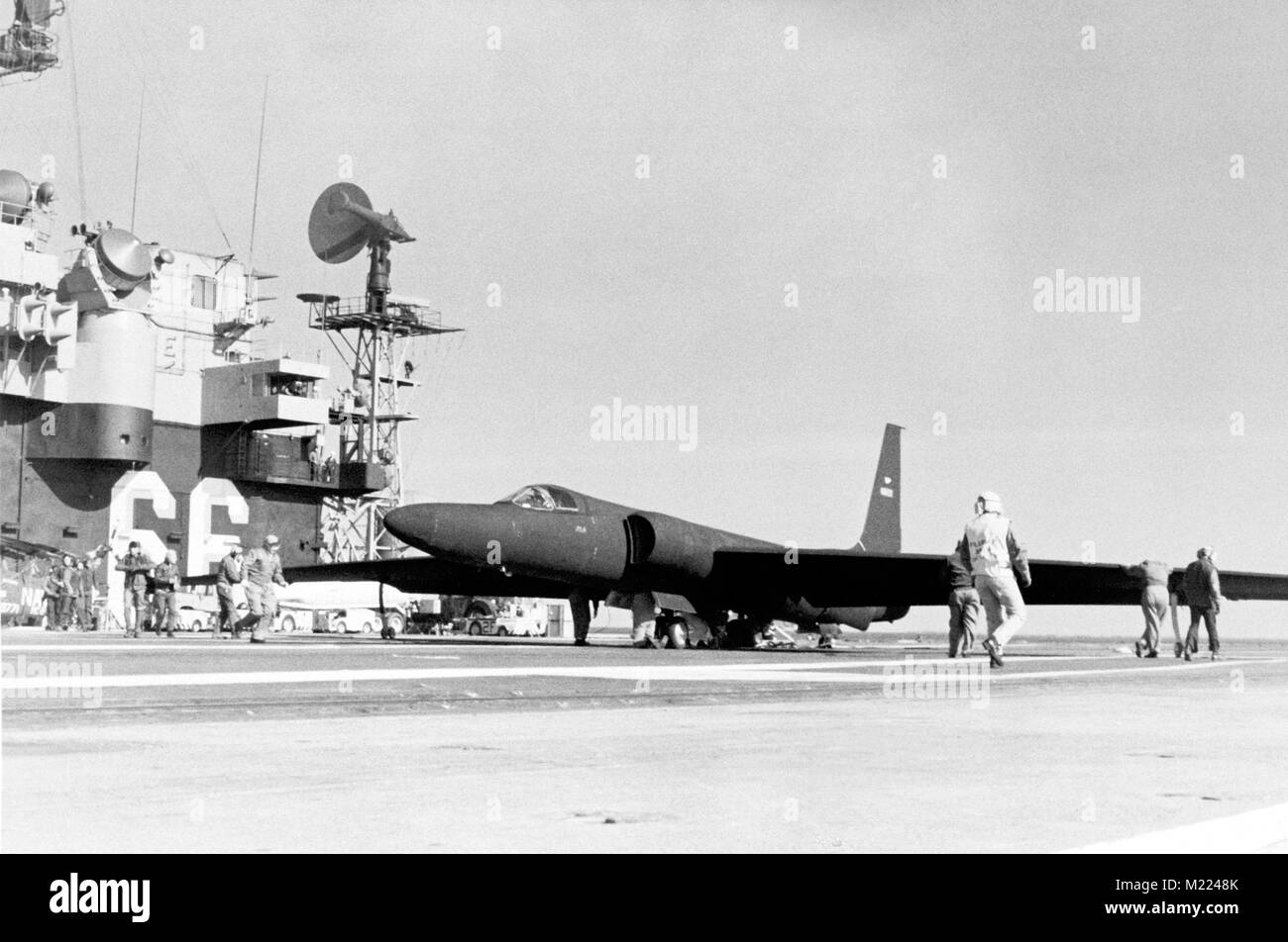 U-2 aerei di ricognizione sul ponte di volo della portaerei USS AMERICA Foto Stock