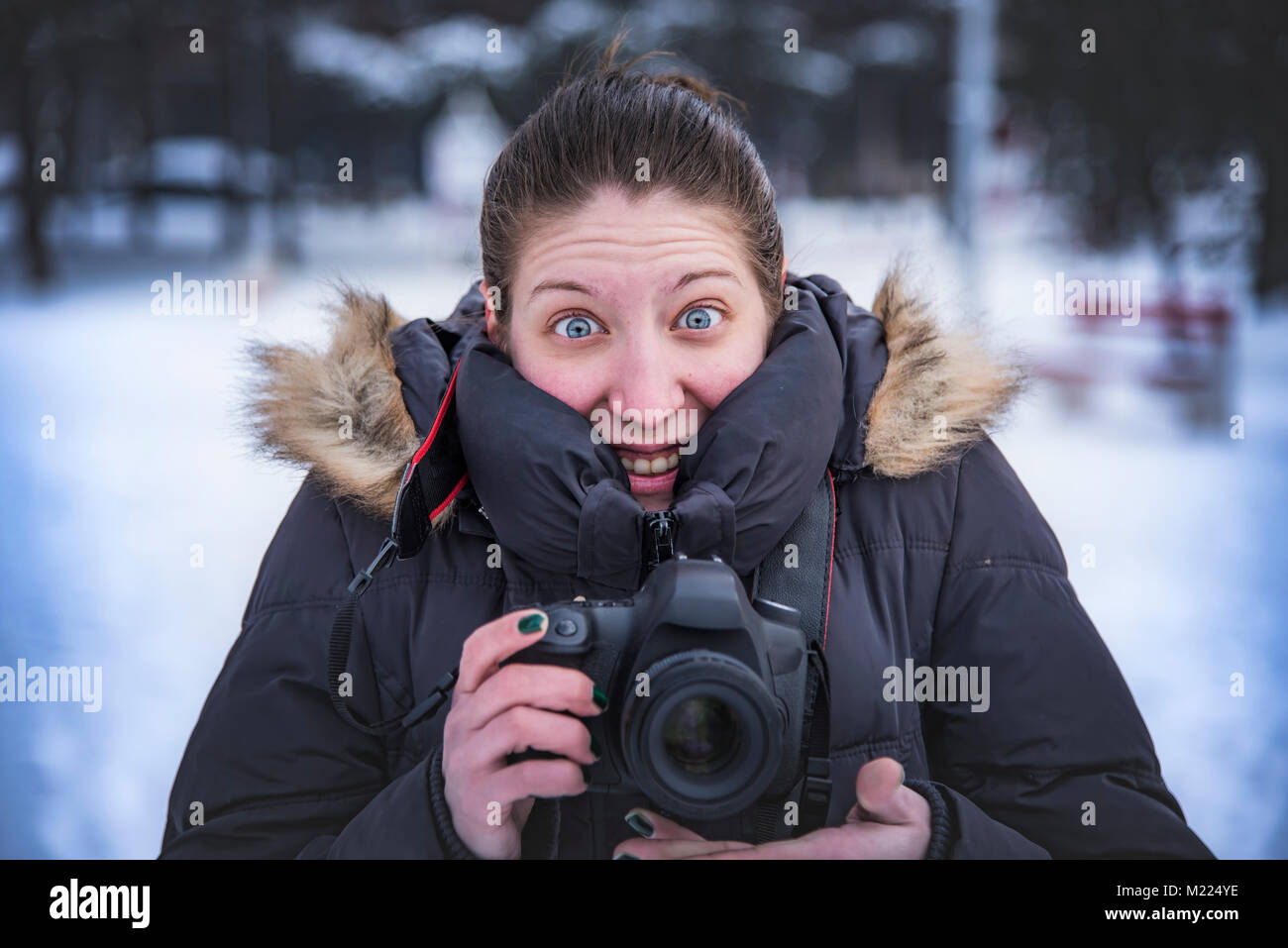 Felice fotografo cattura immagini inverno Foto Stock