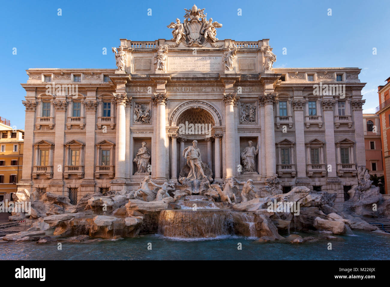 Progettato e realizzato da Nicola Salvi, Giuseppe Pannini, e Gian Lorenzo Bernini, la celebre Fontana di Trevi, Roma Lazio Italia Foto Stock