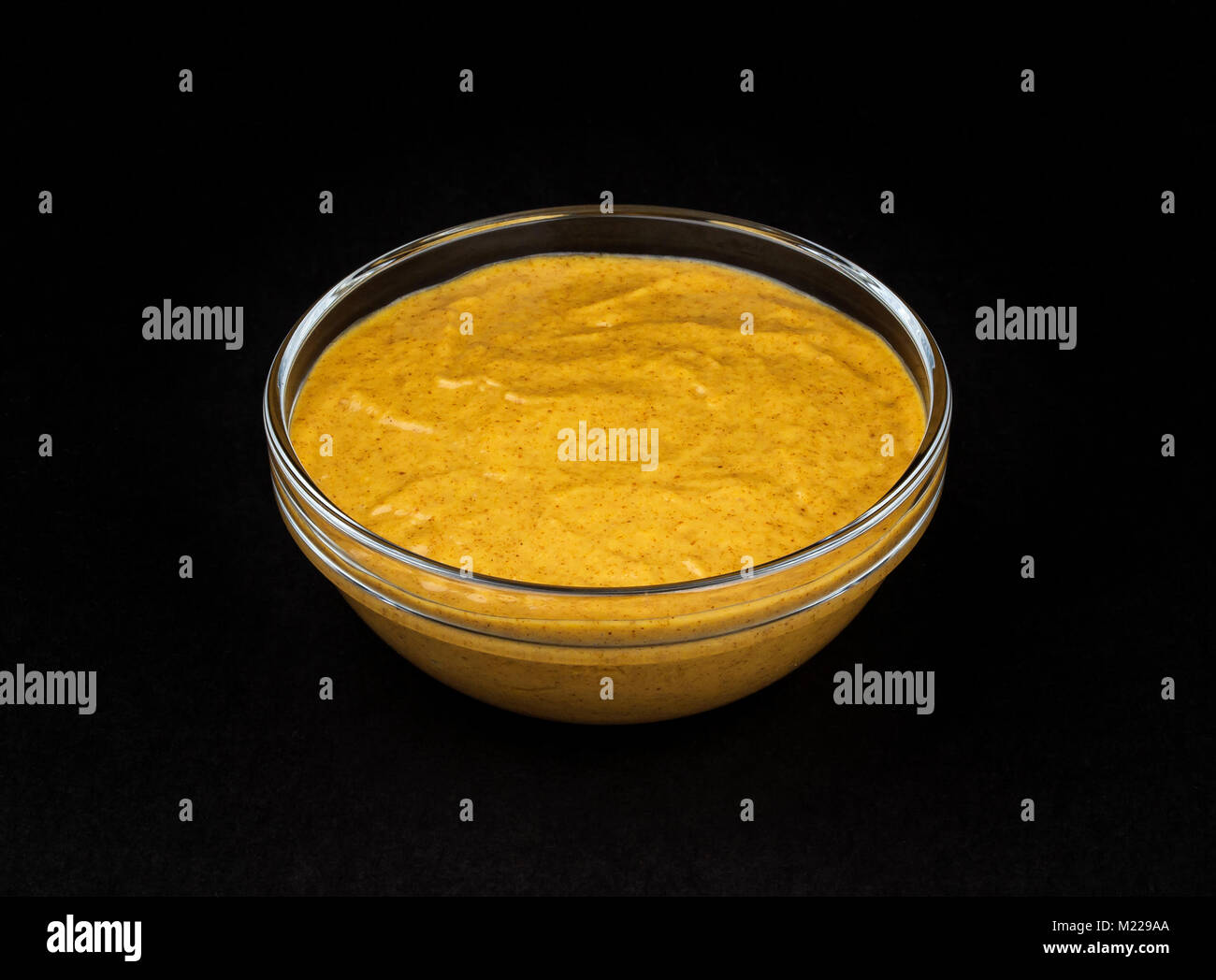 La senape isolati su sfondo nero Foto Stock