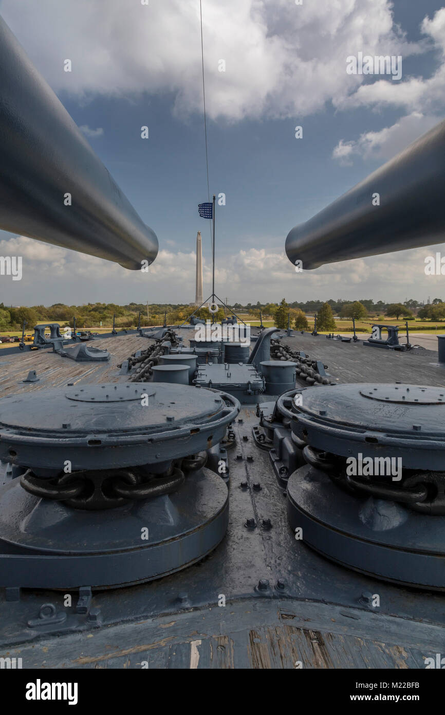 Houston, Texas - La corazzata Texas, che ha servito nella guerra mondiale I e II Guerra Mondiale, ormeggiata sulla nave di Houston canale. Esso è ora un museo della nave. Il Foto Stock