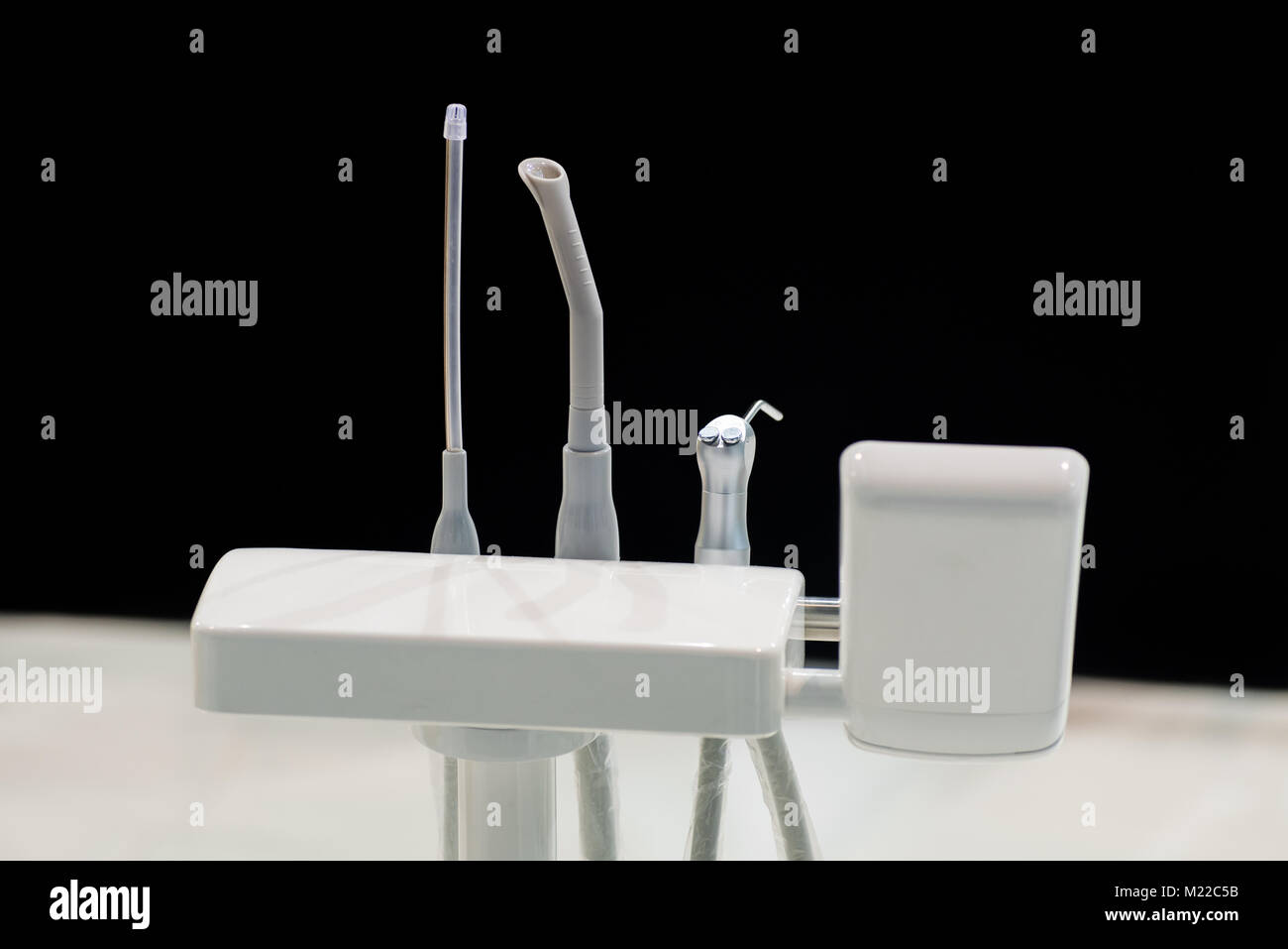 Moderno di cura dentale attrezzatura in clinica dentale Foto Stock