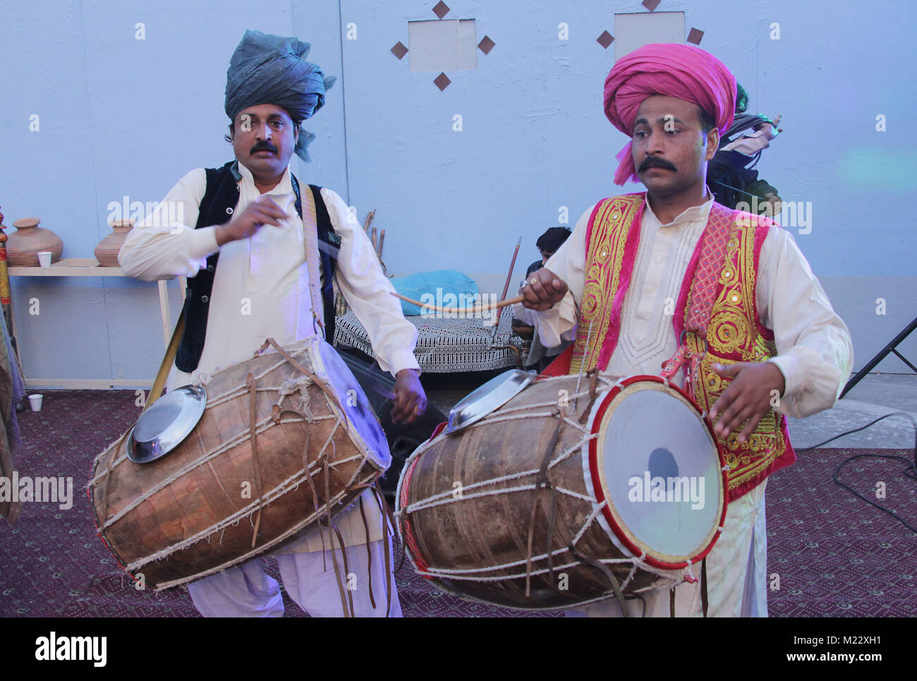 Lahore, Pakistan. 03Feb, 2018. Il pakistan artisti eseguono durante la cultura mostra a Bagh-e-Jinnah Open Air Theatre . Credito: Rana Sajid Hussain/Pacific Press/Alamy Live News Foto Stock