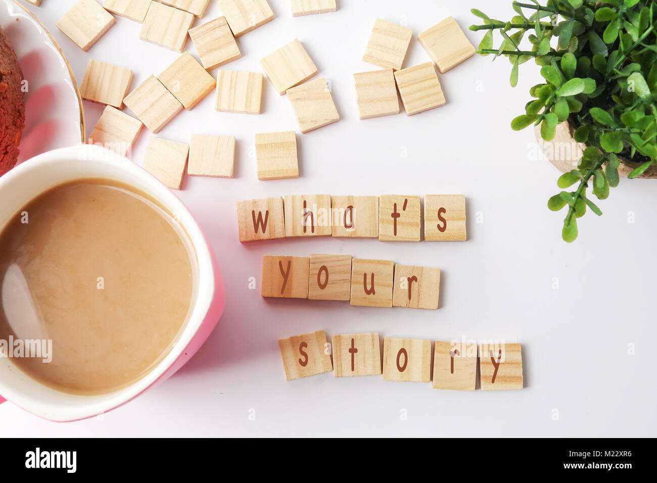 La prima colazione e piatto in legno. Il concetto di business Foto Stock