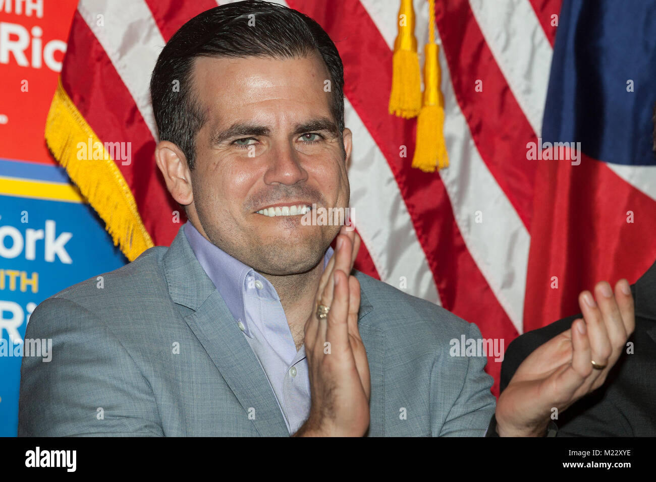 New York, Stati Uniti. 03Feb, 2018. Governatore di Puerto Rico Ricardo Rossello frequentare a New York si erge con Puerto Rico al rally Casita Maria Centro per le Arti e istruzione nel Bronx Credito: Lev Radin/Pacific Press/Alamy Live News Foto Stock