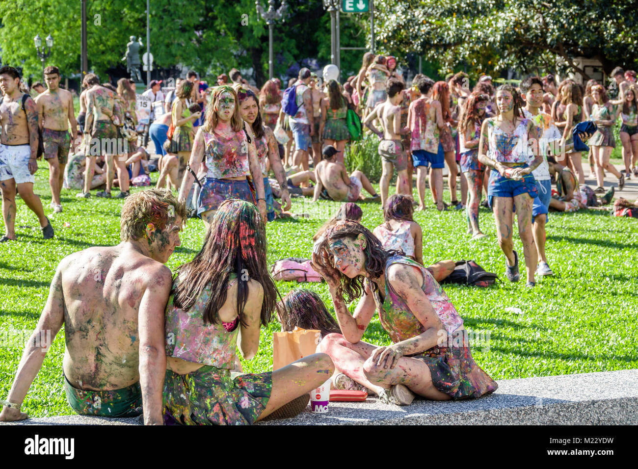 Buenos Aires Argentina,Plaza Lavalle,parco,teen teen teenager teenagers girl,femmina kid kids bambini,ragazzi,maschio,studenti frien Foto Stock