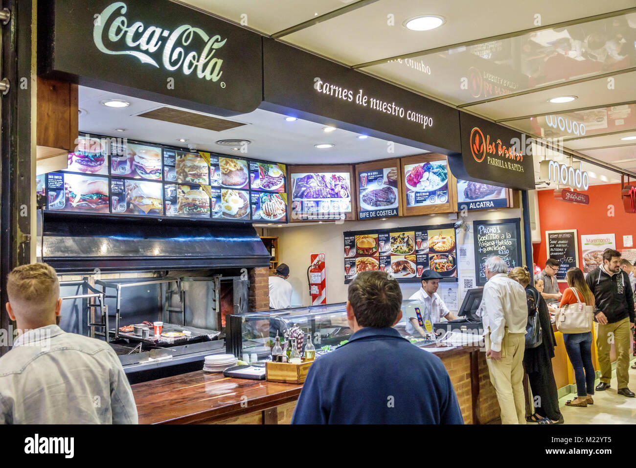 Buenos Aires Argentina, Galerias Pacifico centro commerciale, food Court plaza tavoli da tavola informale, Las Brasitas, ristorante, parrilla argentina, grill, typica Foto Stock