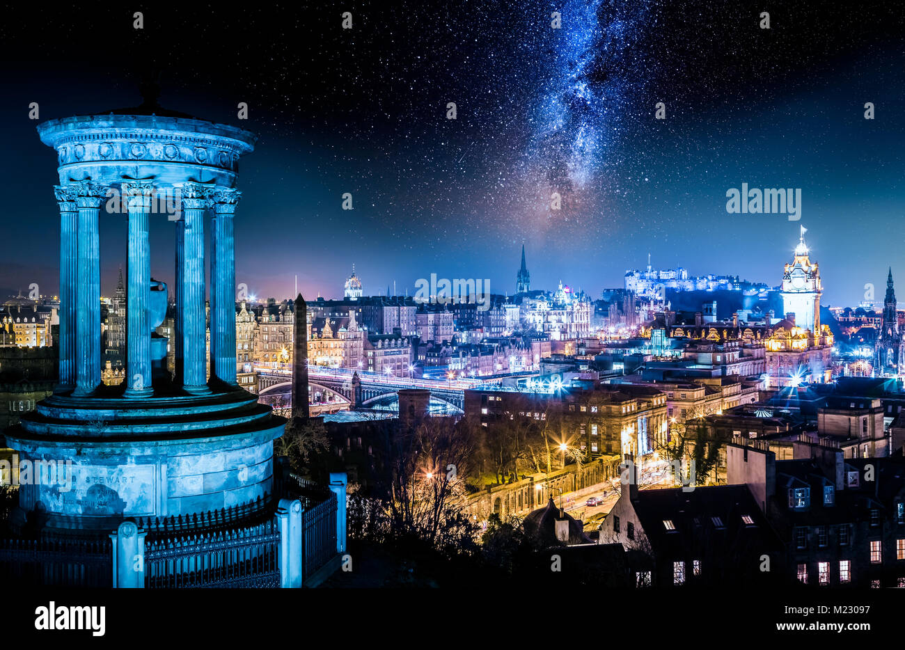 Vista notturna dal Calton Hill a Edimburgo con stelle Foto Stock