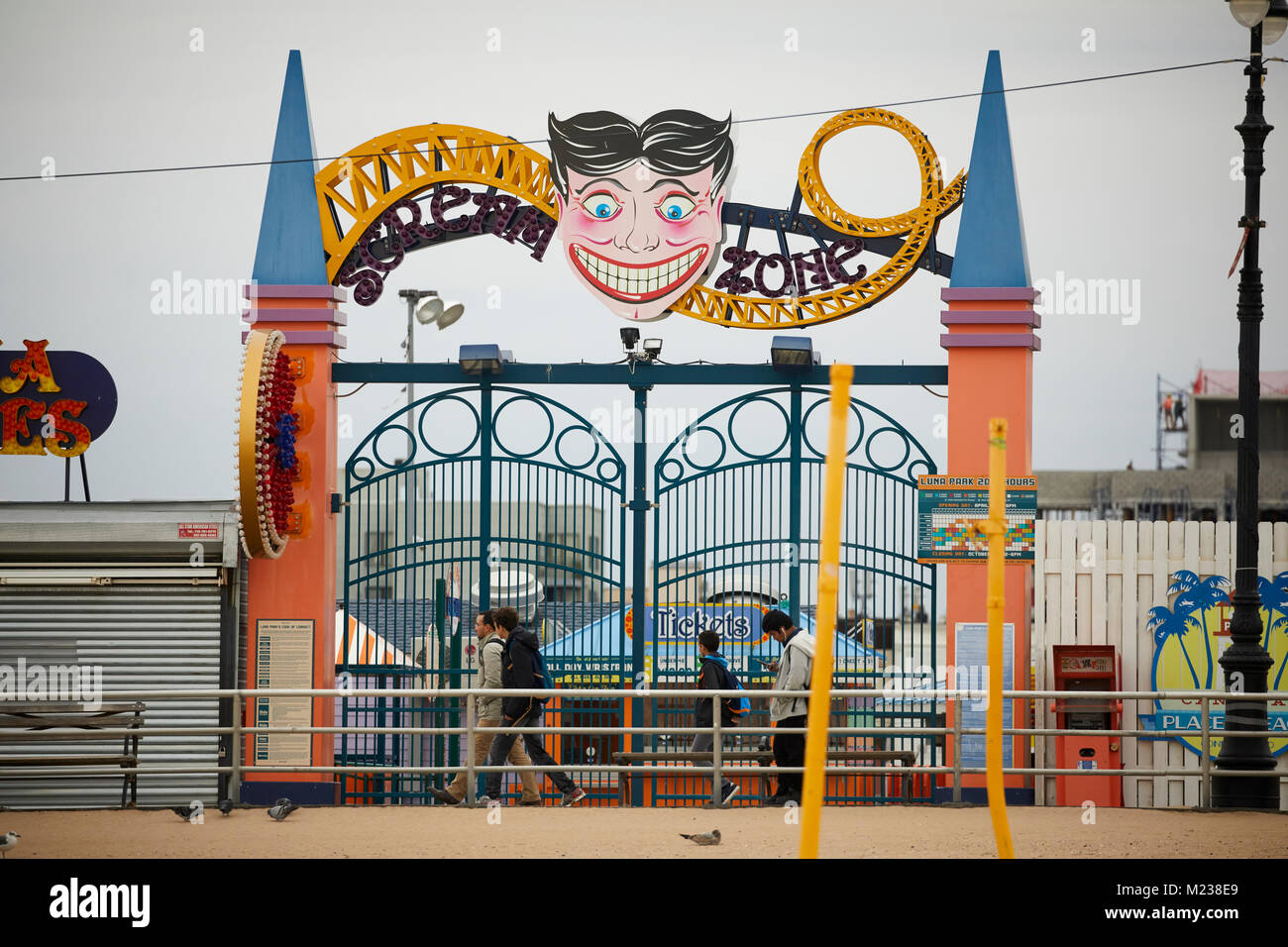 La città di New York Coney Island a Brooklyn, scream cancelli di zona Foto Stock