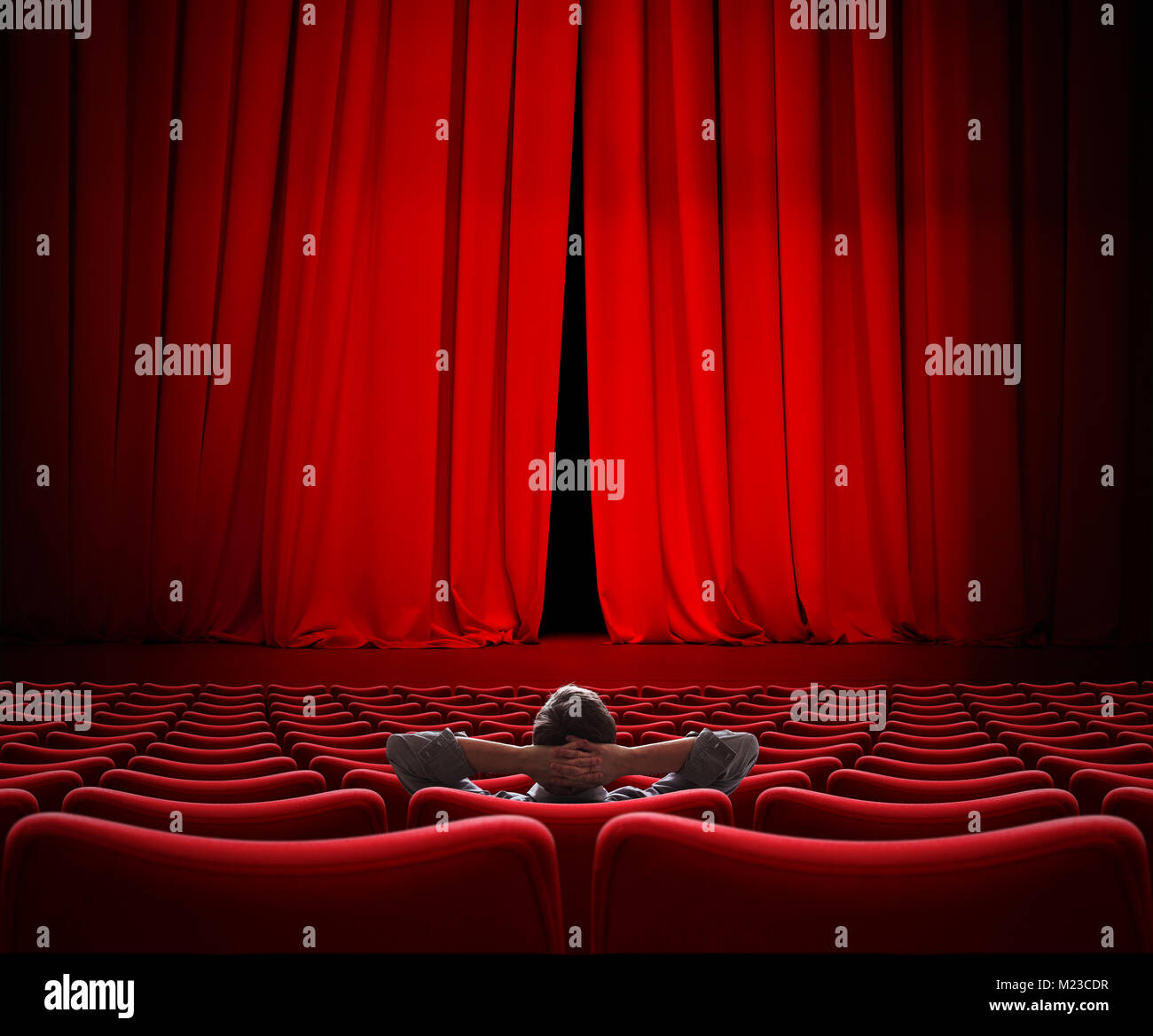 Uomo seduto da solo in VIP movie theater hall 3d illustrazione Foto Stock