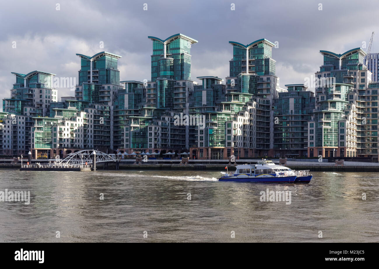 Edifici residenziali di St George Wharf in London, England, Regno Unito, Gran Bretagna Foto Stock
